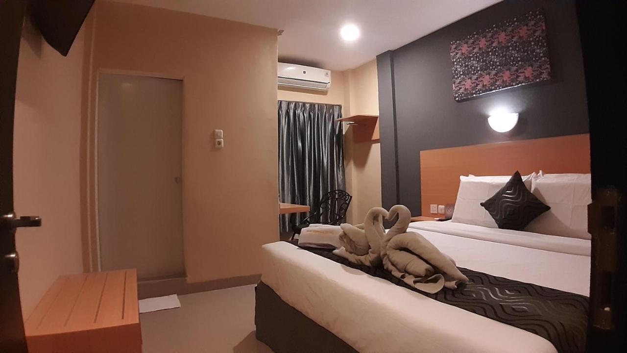 New Gentala Hotel Medan Buitenkant foto