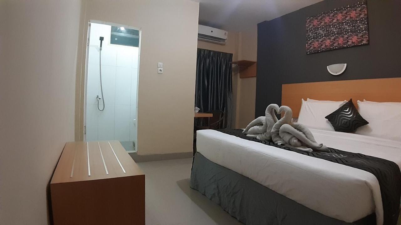 New Gentala Hotel Medan Buitenkant foto