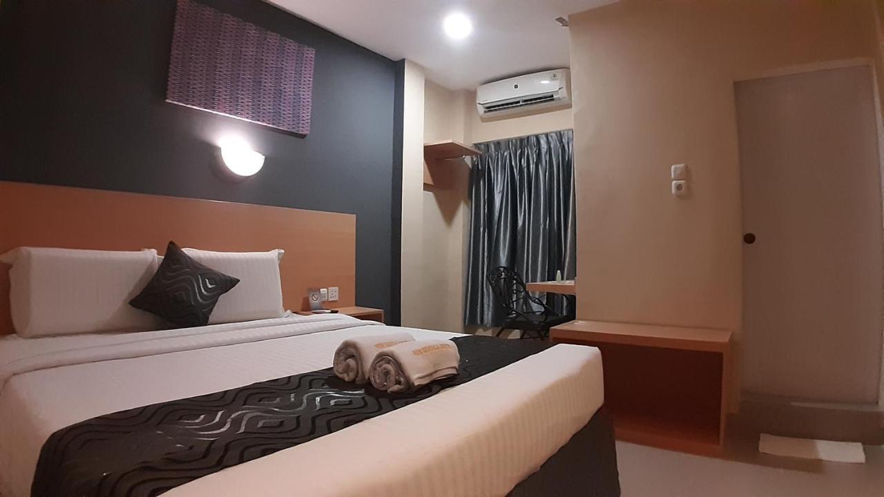 New Gentala Hotel Medan Buitenkant foto