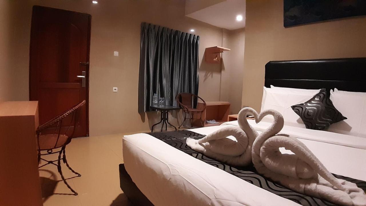 New Gentala Hotel Medan Buitenkant foto